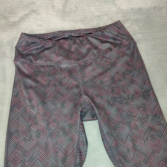 Pro Player Leggings Razzle and Dazzle Geometric Design Wicking Phone Pocket - Picture 3 of 14